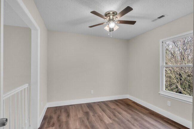 Building Photo - 213 Rebecca Pines Dr