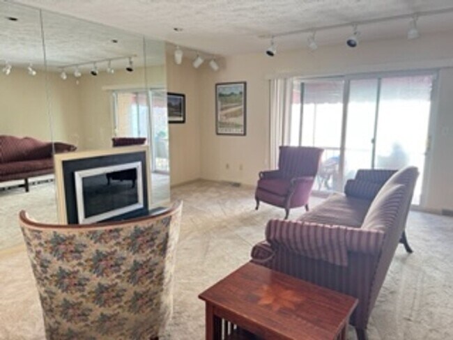 Building Photo - Beautiful 3 Bedroom Oakmont Home Rental fo...
