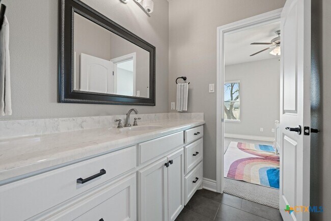 Building Photo - 1745 Alta Vista Loop