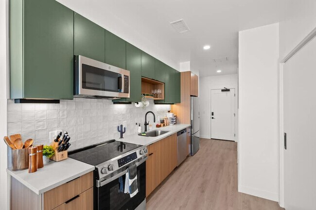 Building Photo - 610 400 W
