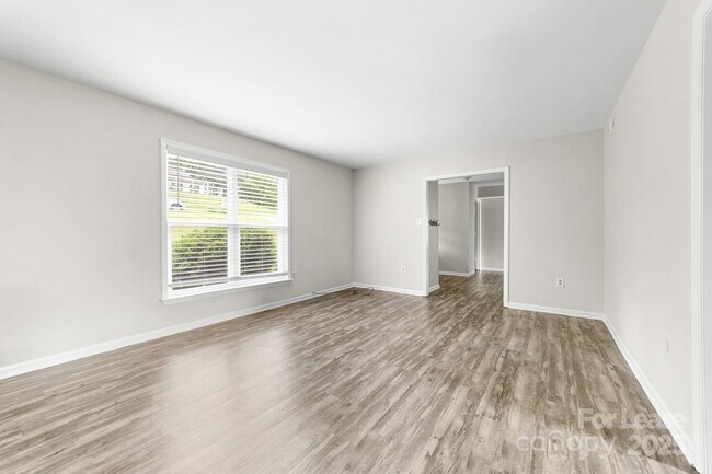 Building Photo - 616 Silversmith Ln
