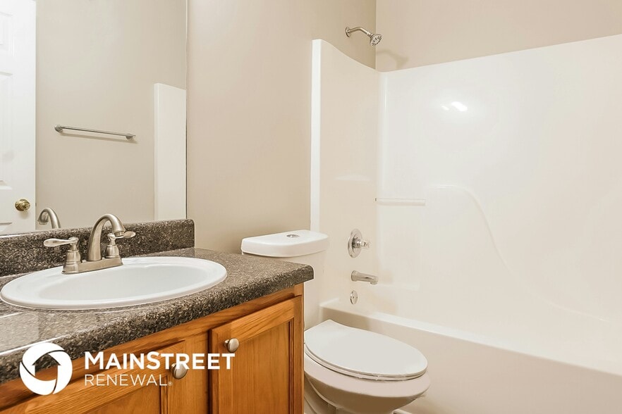 Building Photo - 1910 Oakbluff Way SW