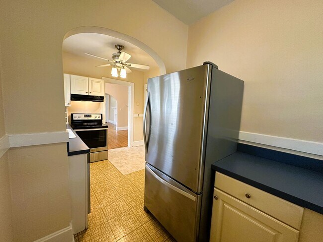 Building Photo - Beautiful, Historic House! Hardwood Floors, Full Basement, Detached Garage; W/D, Pets Ok!