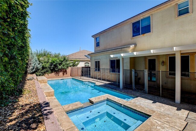 Building Photo - 2411 Winter Cliffs St