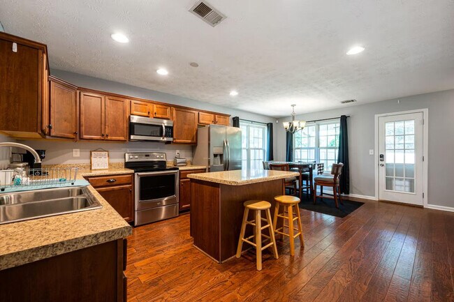 Building Photo - 20 Larkspur Avenue