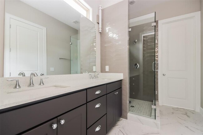 Building Photo - 5102 Royal Heath Dr