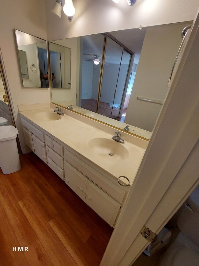 Building Photo - 3 bedrooms 3 baths in San Dimas Glenwood T...