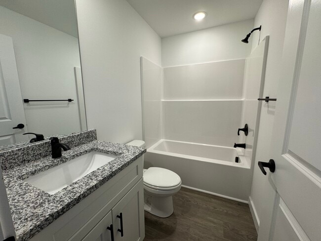 Building Photo - 14 Catawba Ave