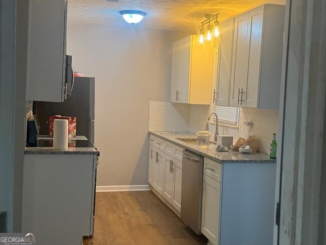 Building Photo - 1996 Cleburne Pkwy