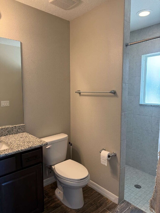 Building Photo - Beautiful and Spacious 3/2 with Separate Entrance 1/1 In-Law Suite, RV Parking