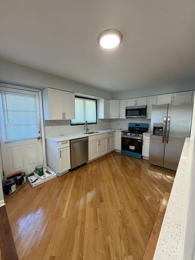 Building Photo - 8901 Octavia Ave