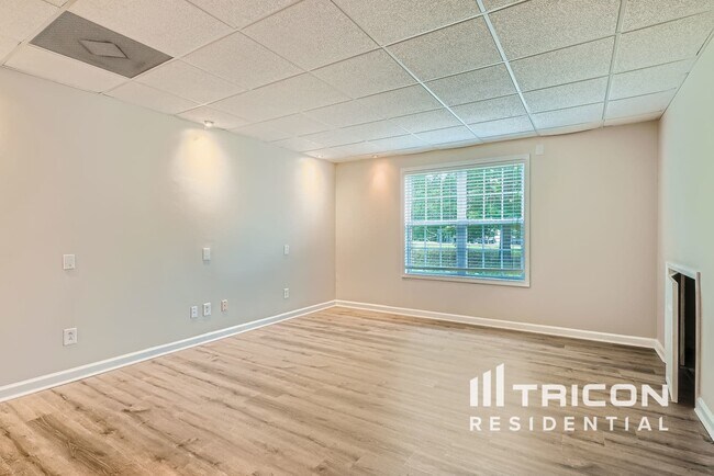Building Photo - 605 Brooks Rd