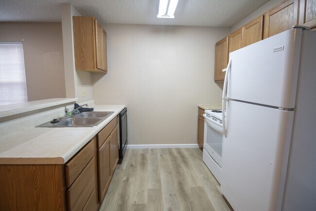 Building Photo - 3715-3715 Pimlico Dr