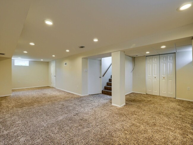 Building Photo - Adorable 2 Bedroom Single Family Home
