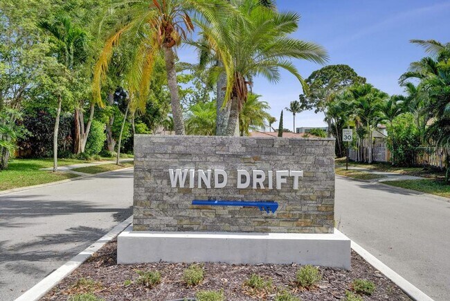 Building Photo - Boca Raton Beautifully Updated 4 Bedroom Pool Home