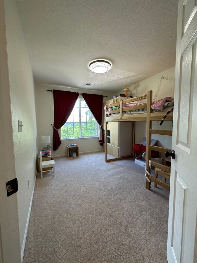 Building Photo - Open floor plan and backs to Open Space! 4...