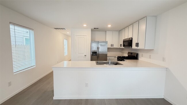 Building Photo - 21305 Carosella Dr