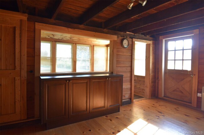 Building Photo - 188 S Rd