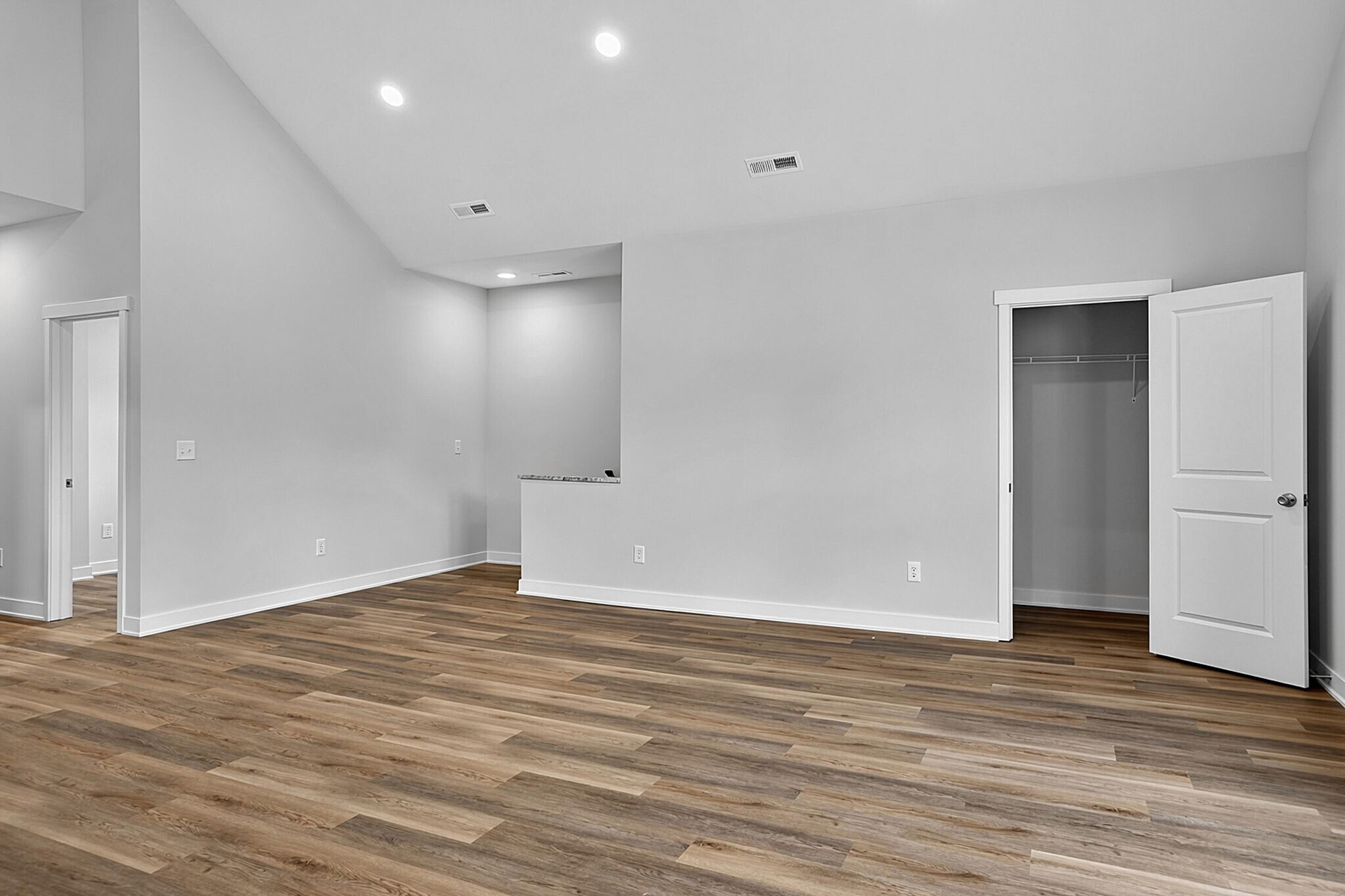 Building Photo - 3955 Rookwood Ave