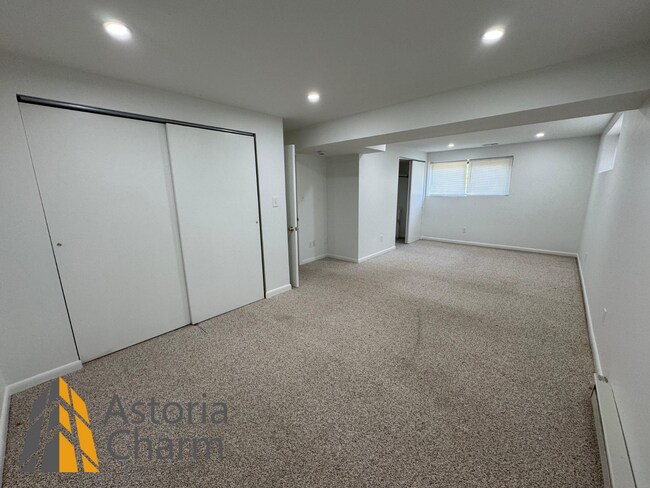 Building Photo - Spacious 5 Bedroom 3 Bath + Den Single Family Detached Home