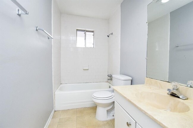 Building Photo - 23114 Newgate Dr