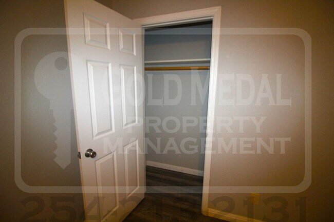 Building Photo - 205 E Vardeman Ave
