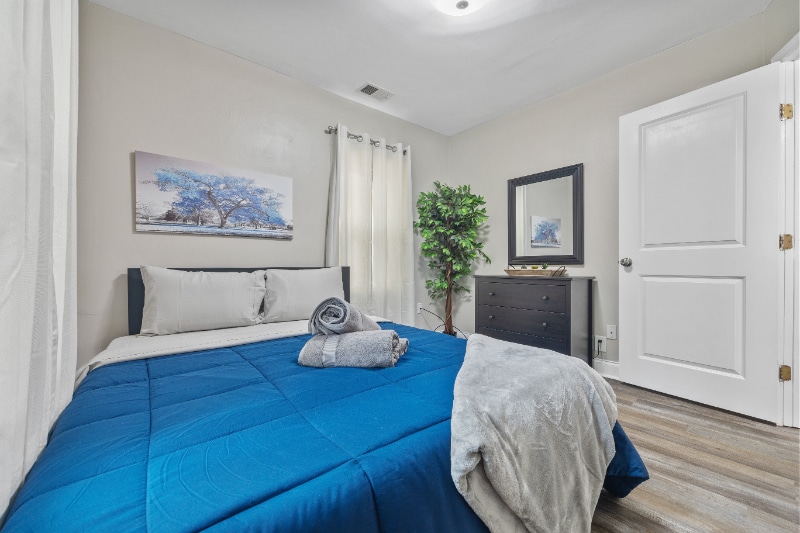 Building Photo - 825 Erin Ave SW