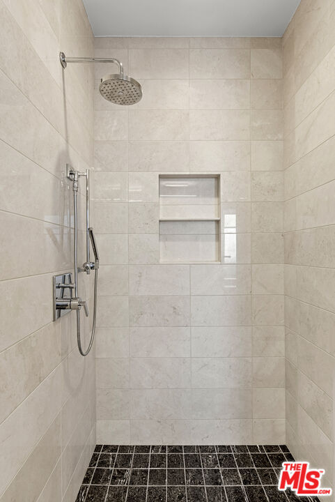 Building Photo - 900 W Olympic Blvd