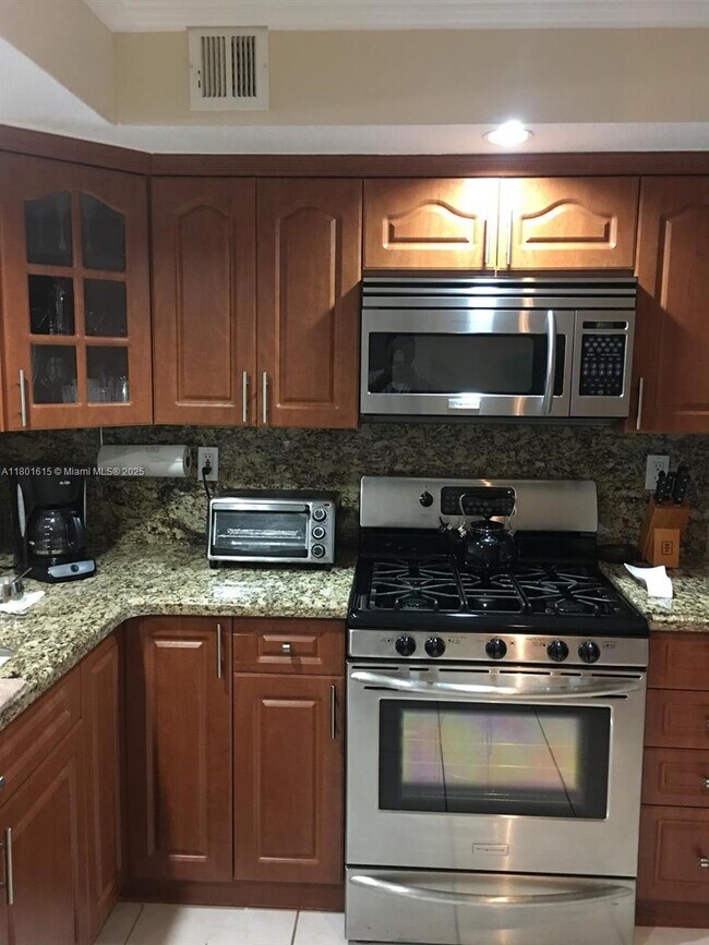 Building Photo - 3140 S Ocean Dr