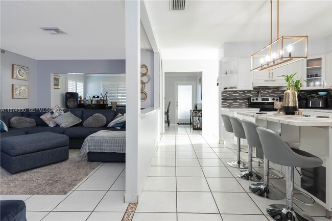 Building Photo - 5640 Hayes St