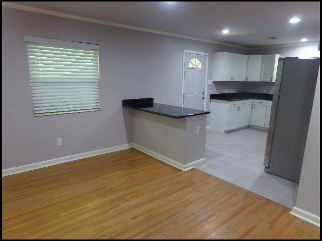 Building Photo - 305 W I Ave