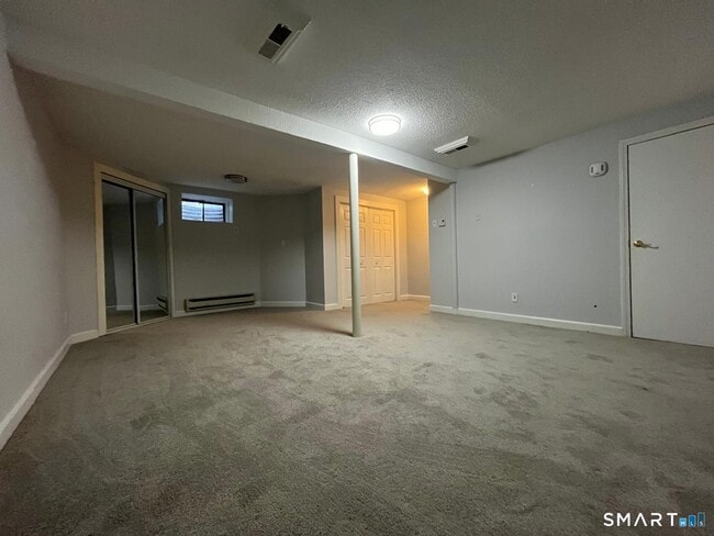 Building Photo - 221 Cottonwood Rd