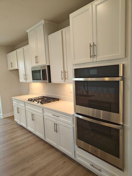 Building Photo - 109 S Durham Dr