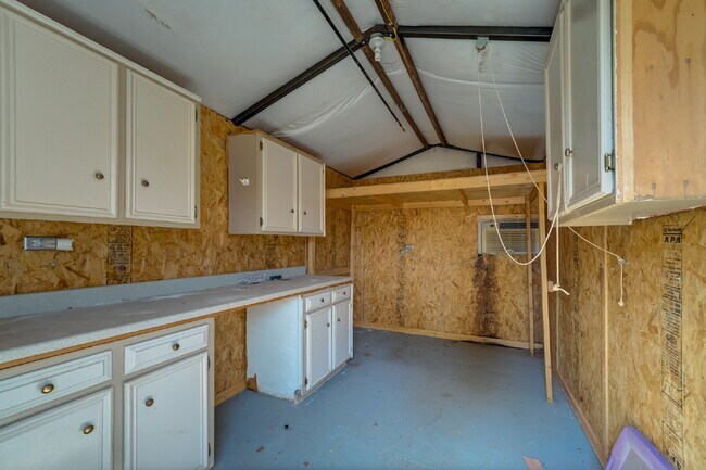 Building Photo - Spacious 3 bed 2 bath with Large Bonus Room!!