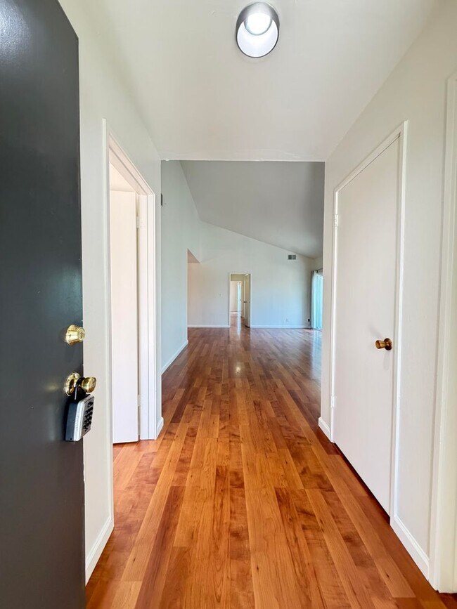 Building Photo - 3555 Magnolia Dr