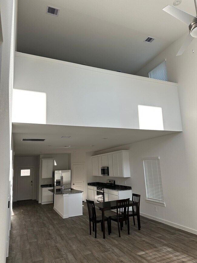 Building Photo - 8027 Marchese Dr