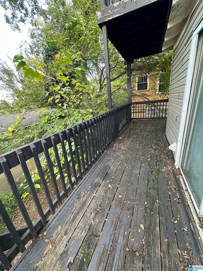 Building Photo - 1502 16th Ave S