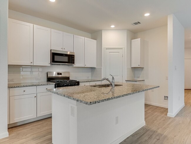 Building Photo - BULVERDE - Upgraded 4 BR/3BA One-Story - HIDDEN TRAILS!