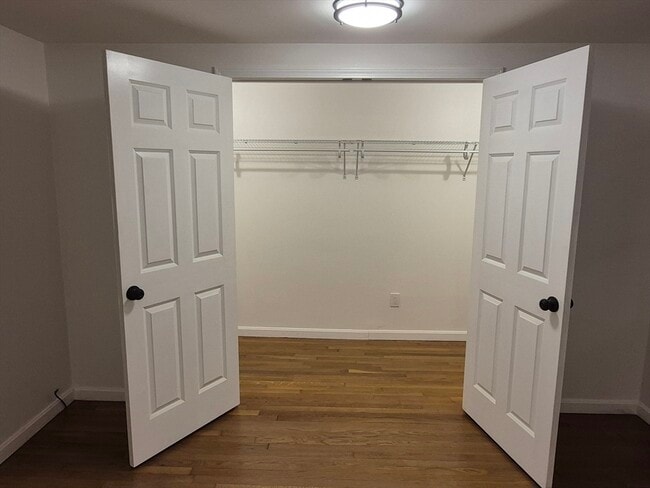 Building Photo - 5 Lakeview Ave