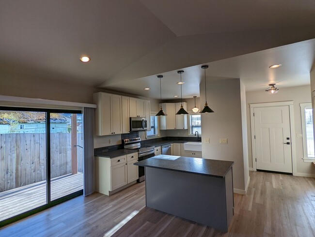 Building Photo - Beautiful 2-Bedroom, 2-Bath Newly Built Ho...