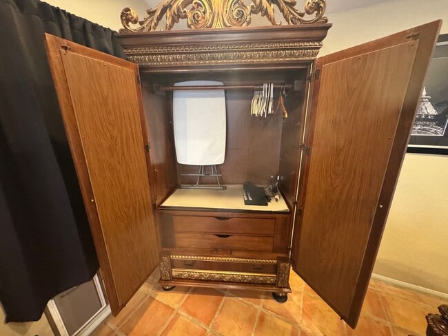 Building Photo - Quail Canyon Rd