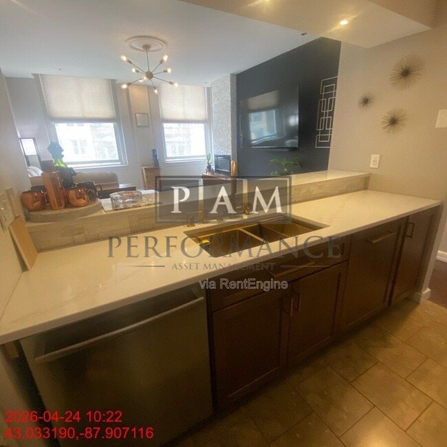 Building Photo - 234 N Broadway