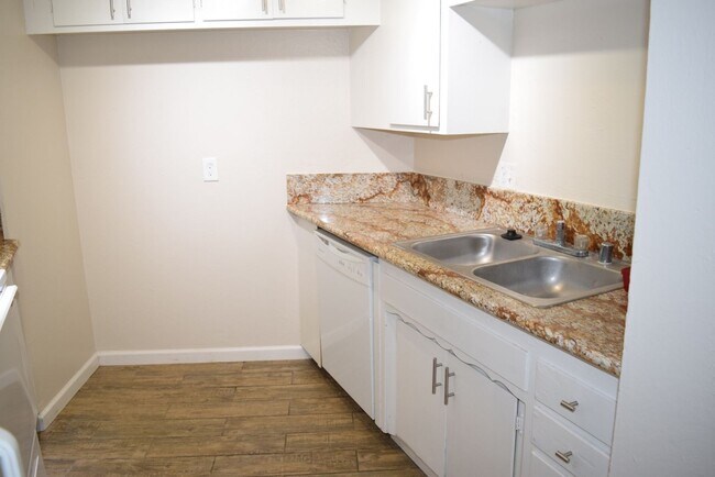 Building Photo - 6049 Northcrest Cir