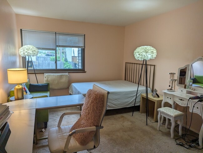 Primary Photo - 187 Flax Hill Rd