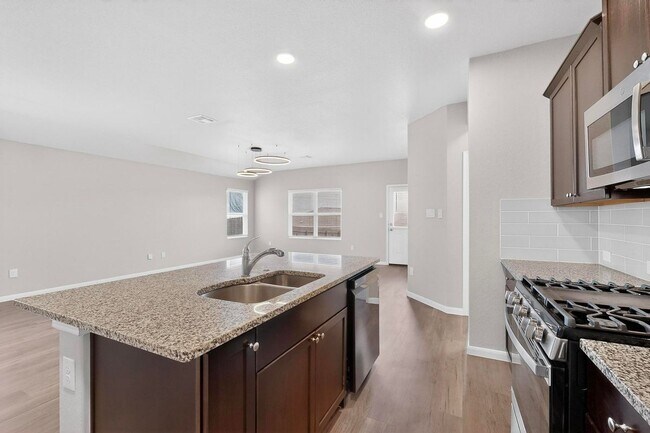 Building Photo - 6806 Bale Ridge