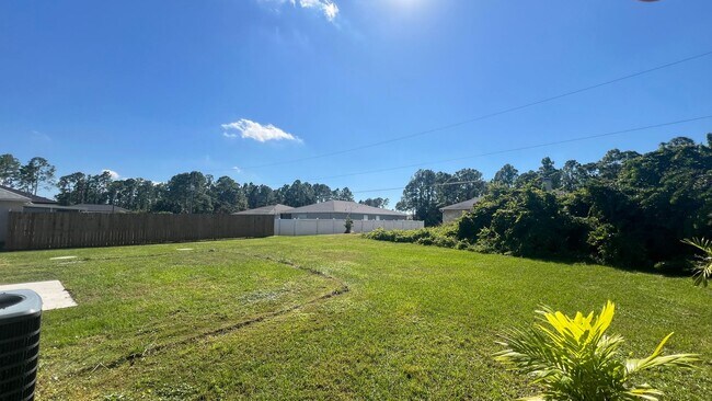 Building Photo - ADORABLE 3 Bedroom / 2 Bathroom Home in Pa...