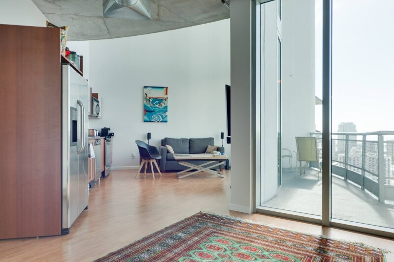 Building Photo - 690 SW 1st Ct