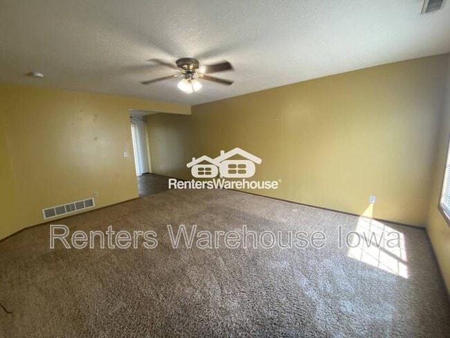 Building Photo - 509 15th St SE