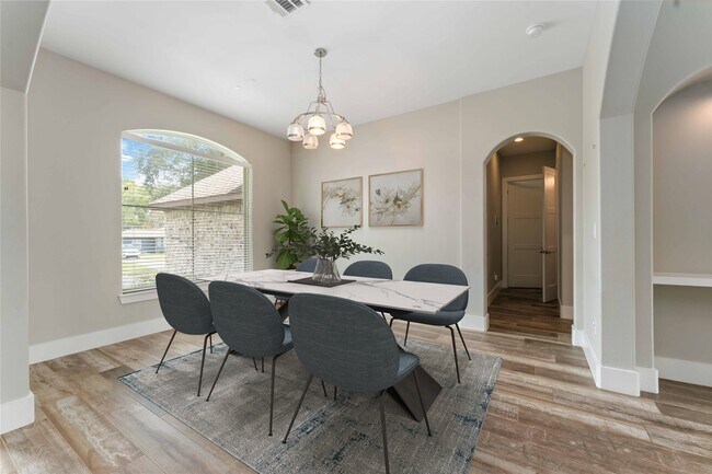 Building Photo - 4310 Fernwood Dr
