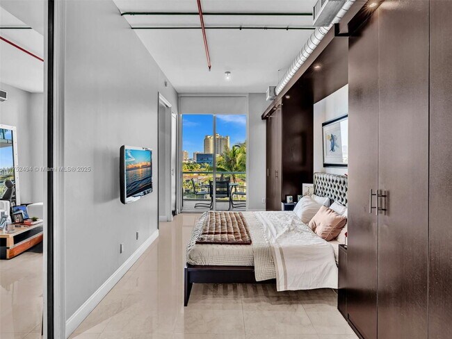 Building Photo - 3029 NE 188th St